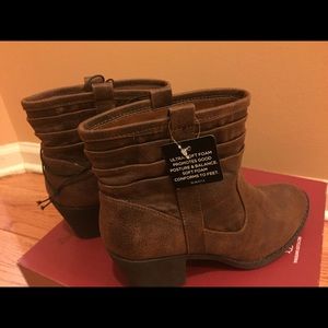 Arizona jeans co women’s foam boots sz6